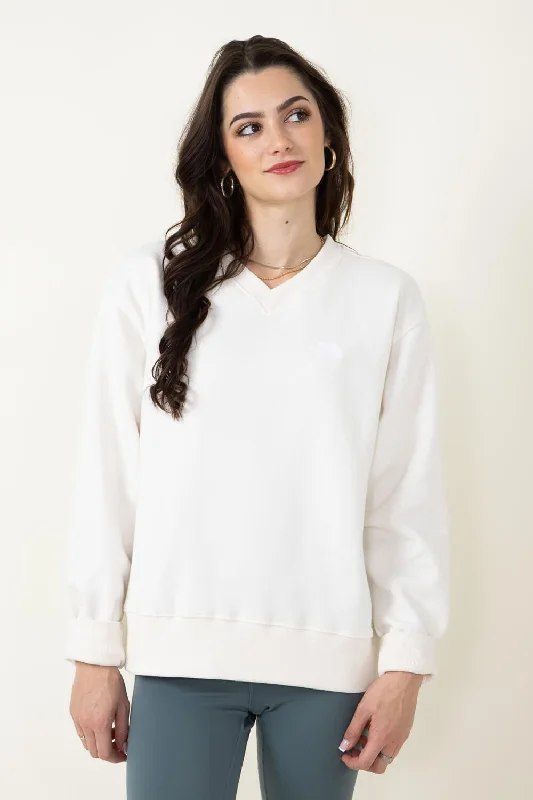 The North Face Evolution V Neck Sweatshirt for Women in White | NF0A86UQ-QLI